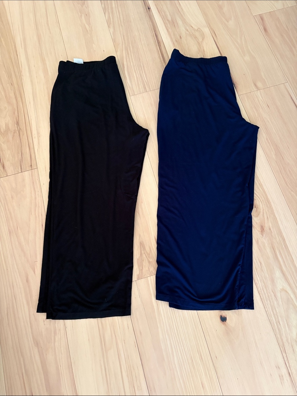 Susan Graver Black and Navy Pull-On Knit Ankle Pants with Pockets - size L